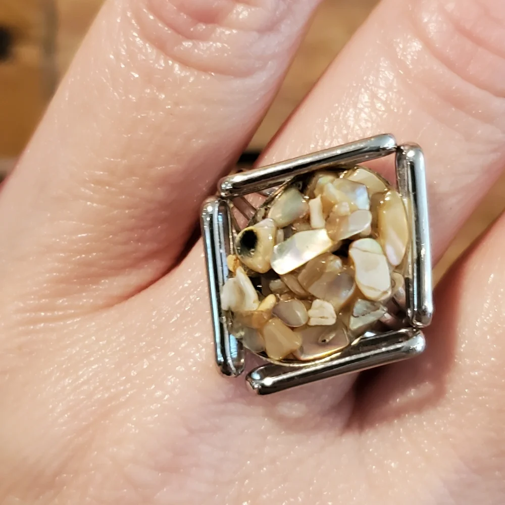 Adjustable silvertone & shell fragment ring